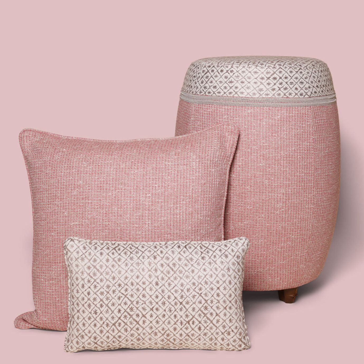 Luxe barkruk poef en kussen met luxe stof roze wit paars patroon ster