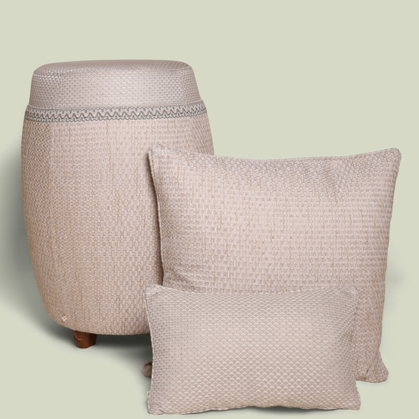 Luxe barkruk poef en kussens met luxe stof patroon blauw wit grijs schelp
