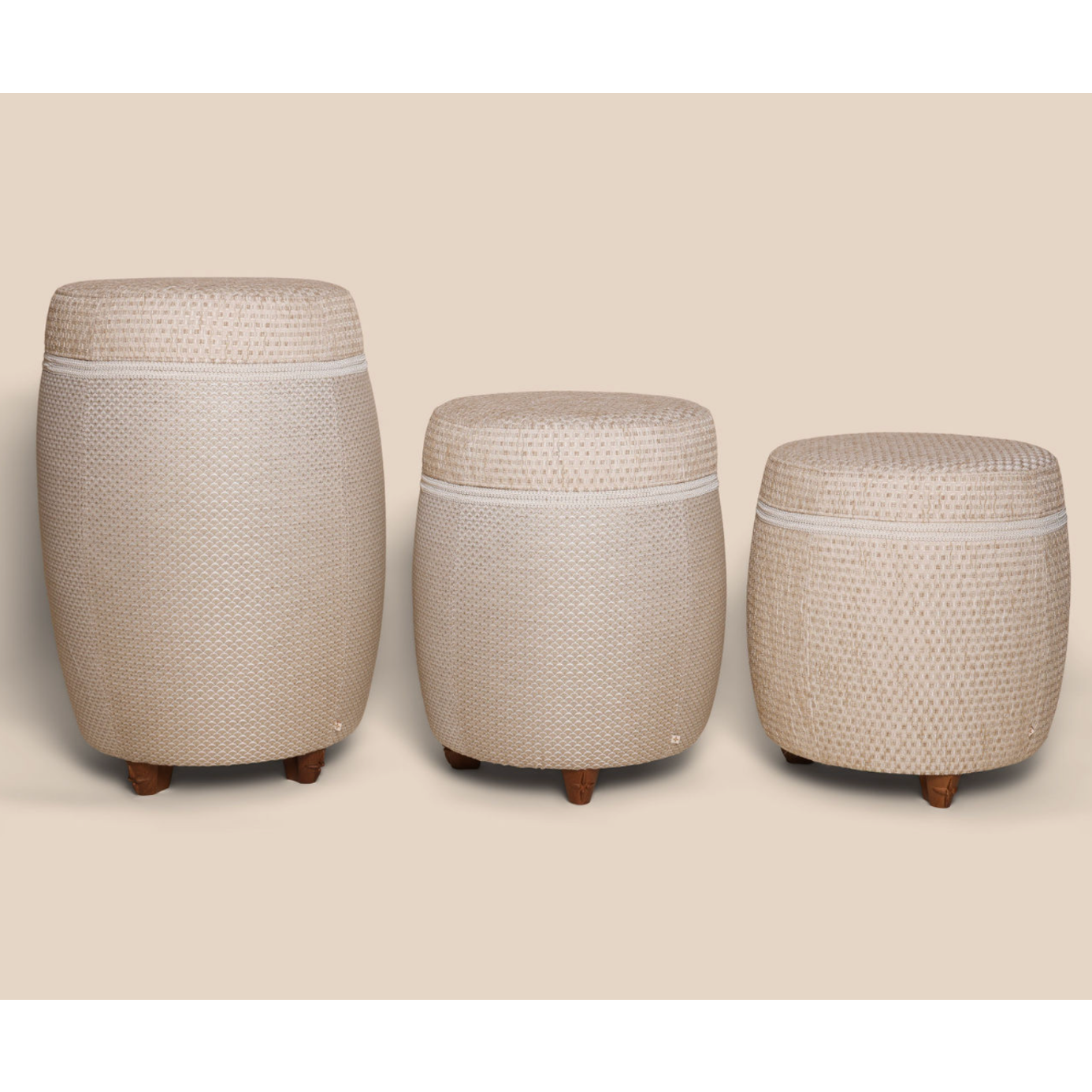 Luxe barkruk stoel poef met luxe stof wit goud patroon