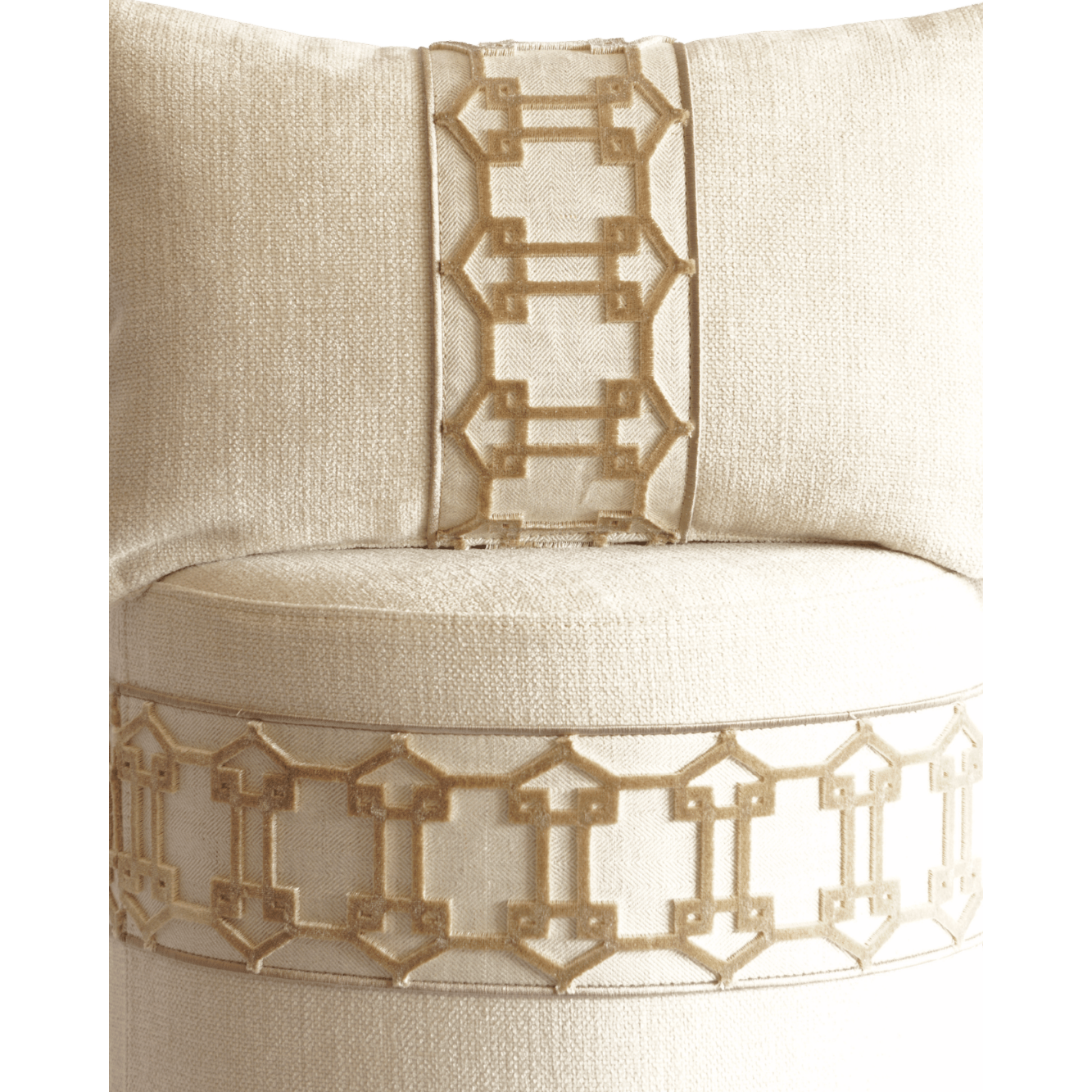 Luxe poef met luxe stof en sierband beige goud