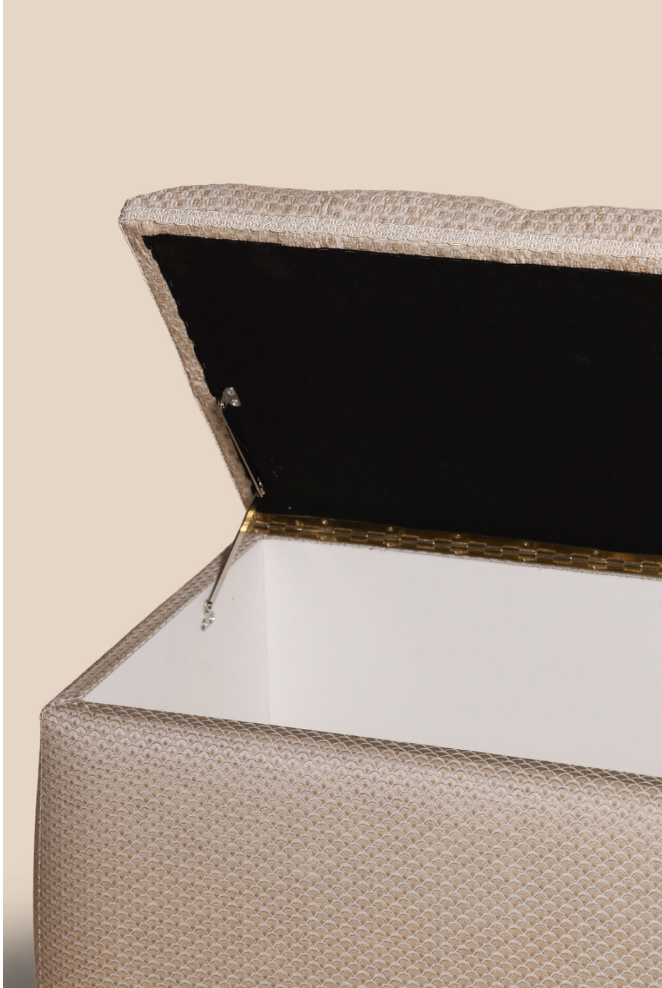 #43 34 Hocker White gold
