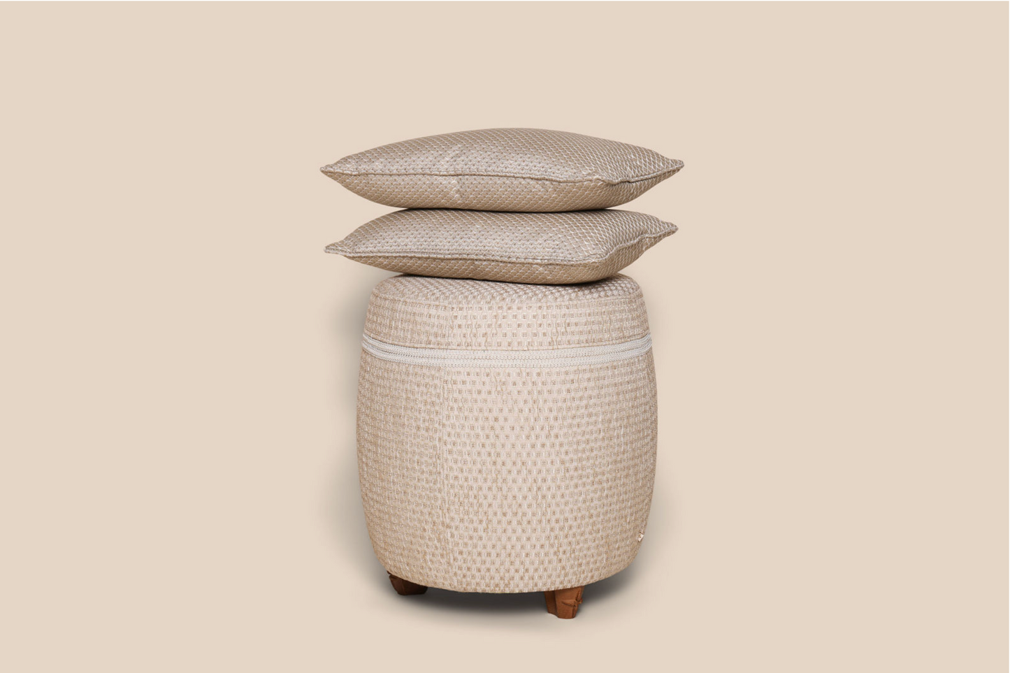 #10 01 White Gold Poef 'Mini'