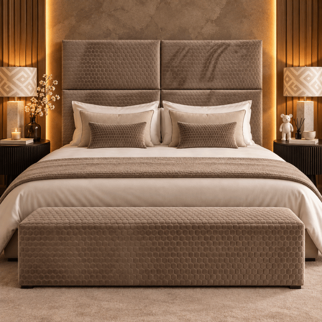Luxe bedachterwand velvet bruin met patroon