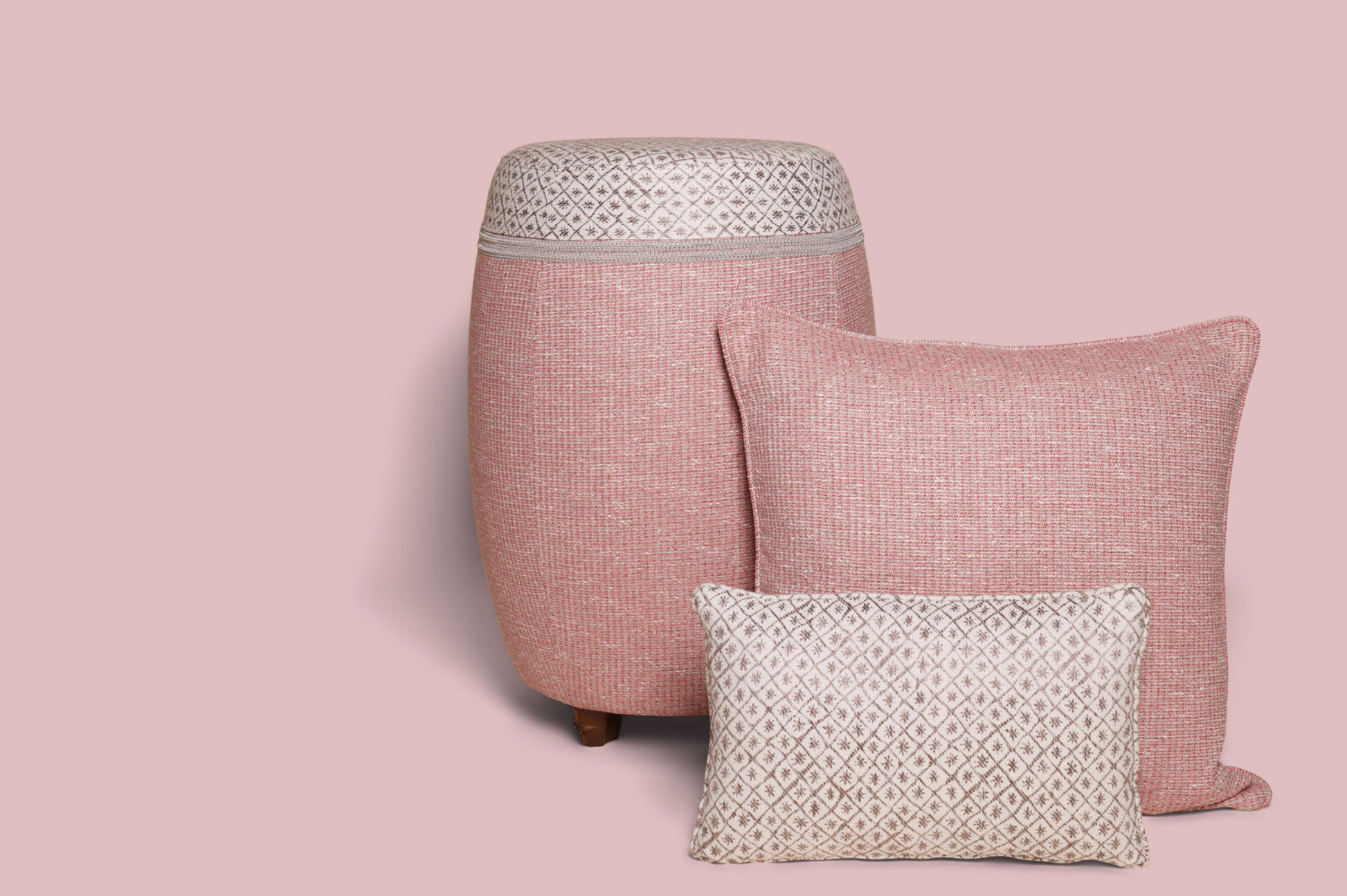 Luxe barkruk poef en kussen met luxe stof roze wit paars patroon ster