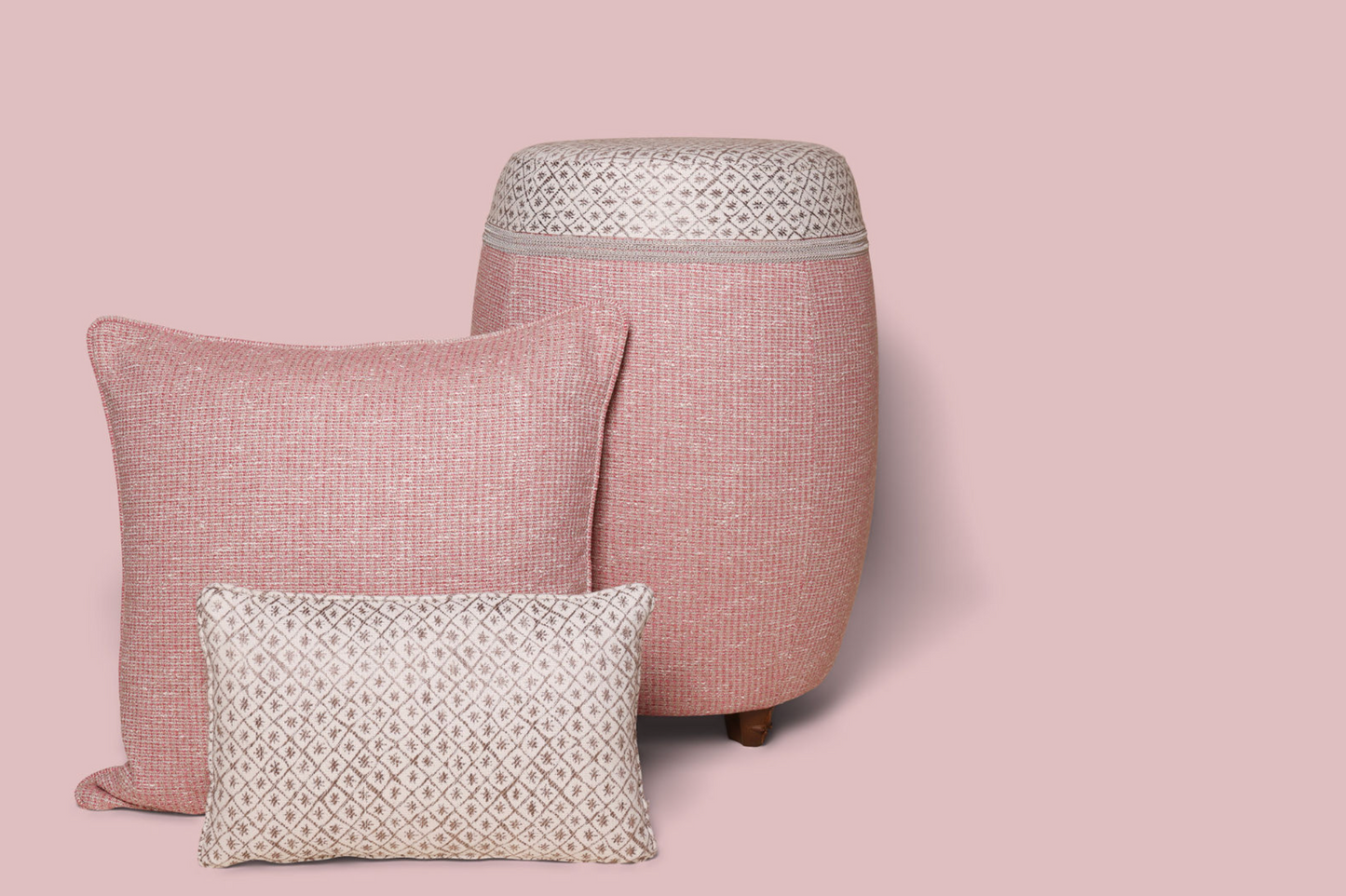 Luxe barkruk poef en kussen met luxe stof roze wit paars patroon ster