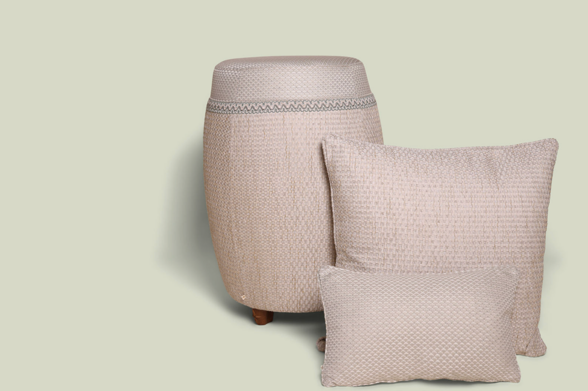 Luxe barkruk poef en kussens met luxe stof patroon blauw wit grijs schelp