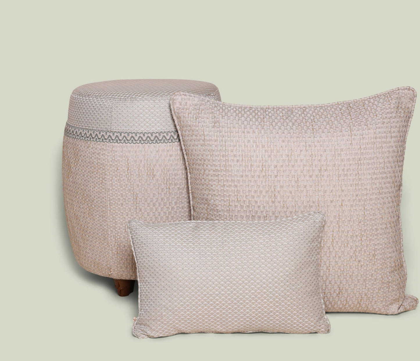 Luxe poef en kussen met luxe stof patroon blauw wit grijs schelp