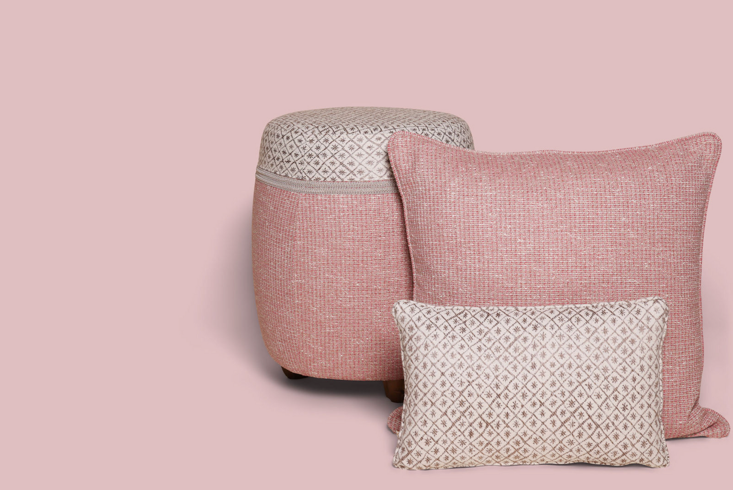 Luxe stoel poef en kussen met luxe stof roze wit paars patroon ster