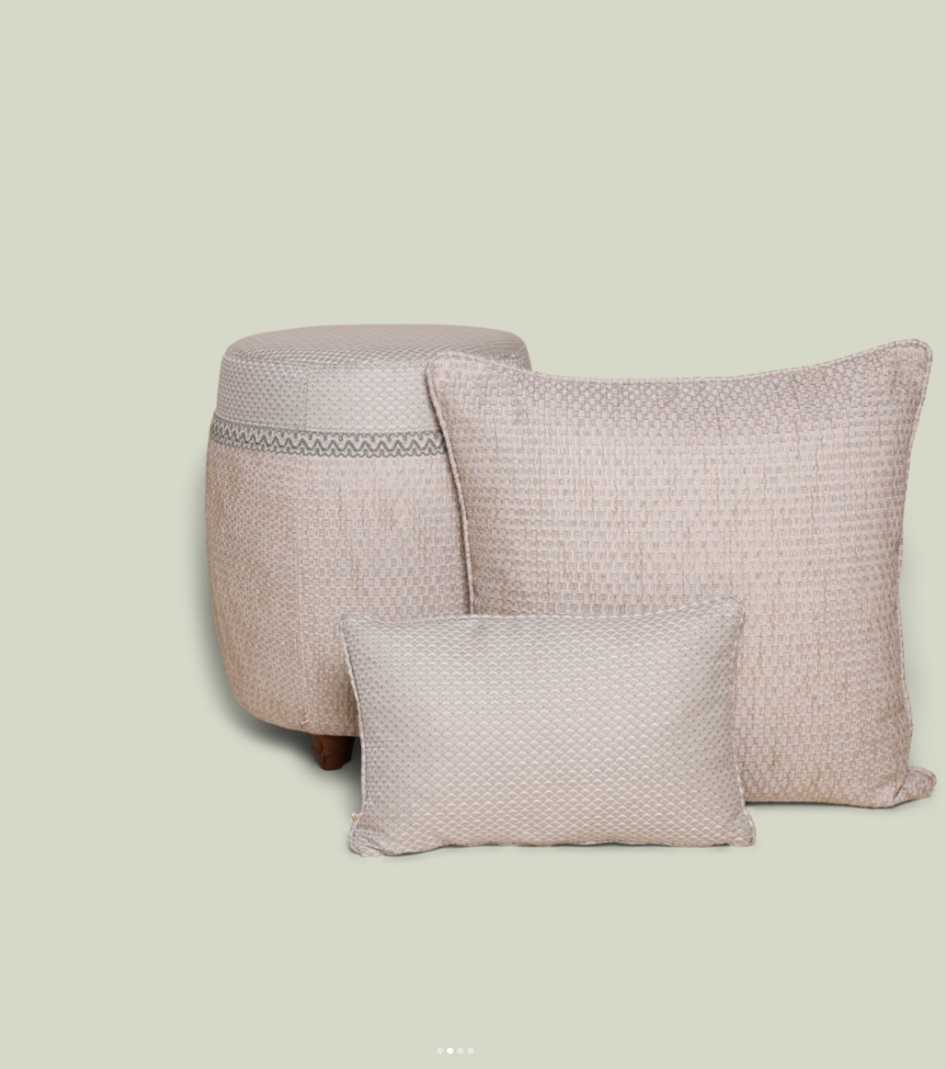 Luxe stoel poef en kussens met luxe stof blauw wit patroon