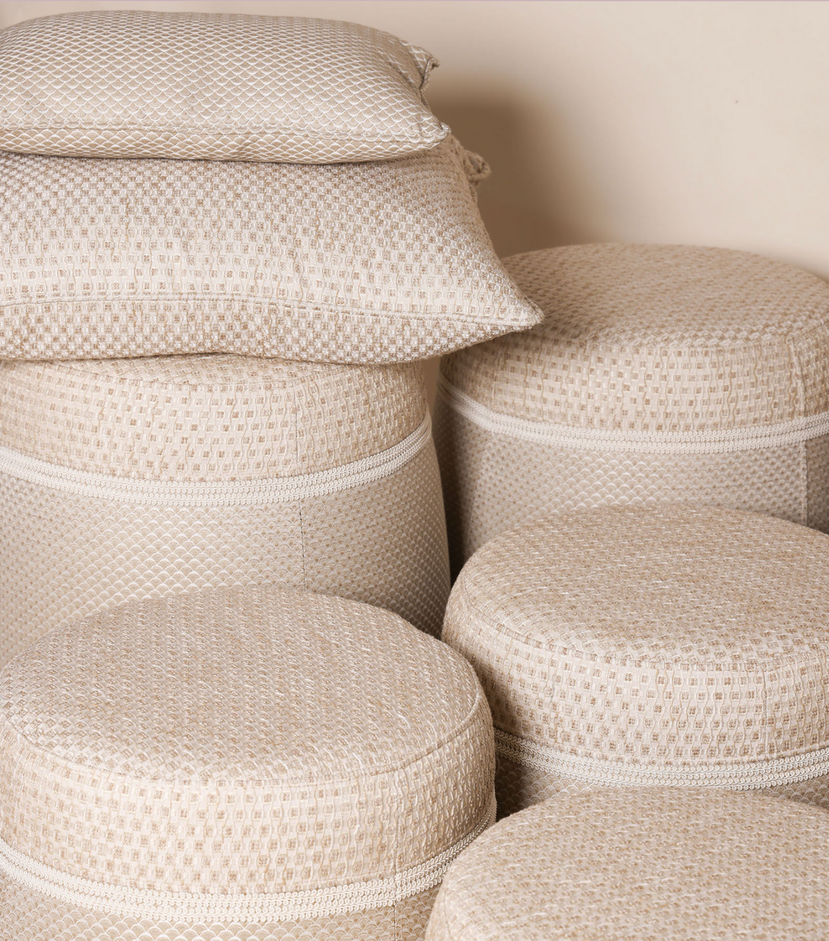Luxe poefen en stoelen set wit beige goud
