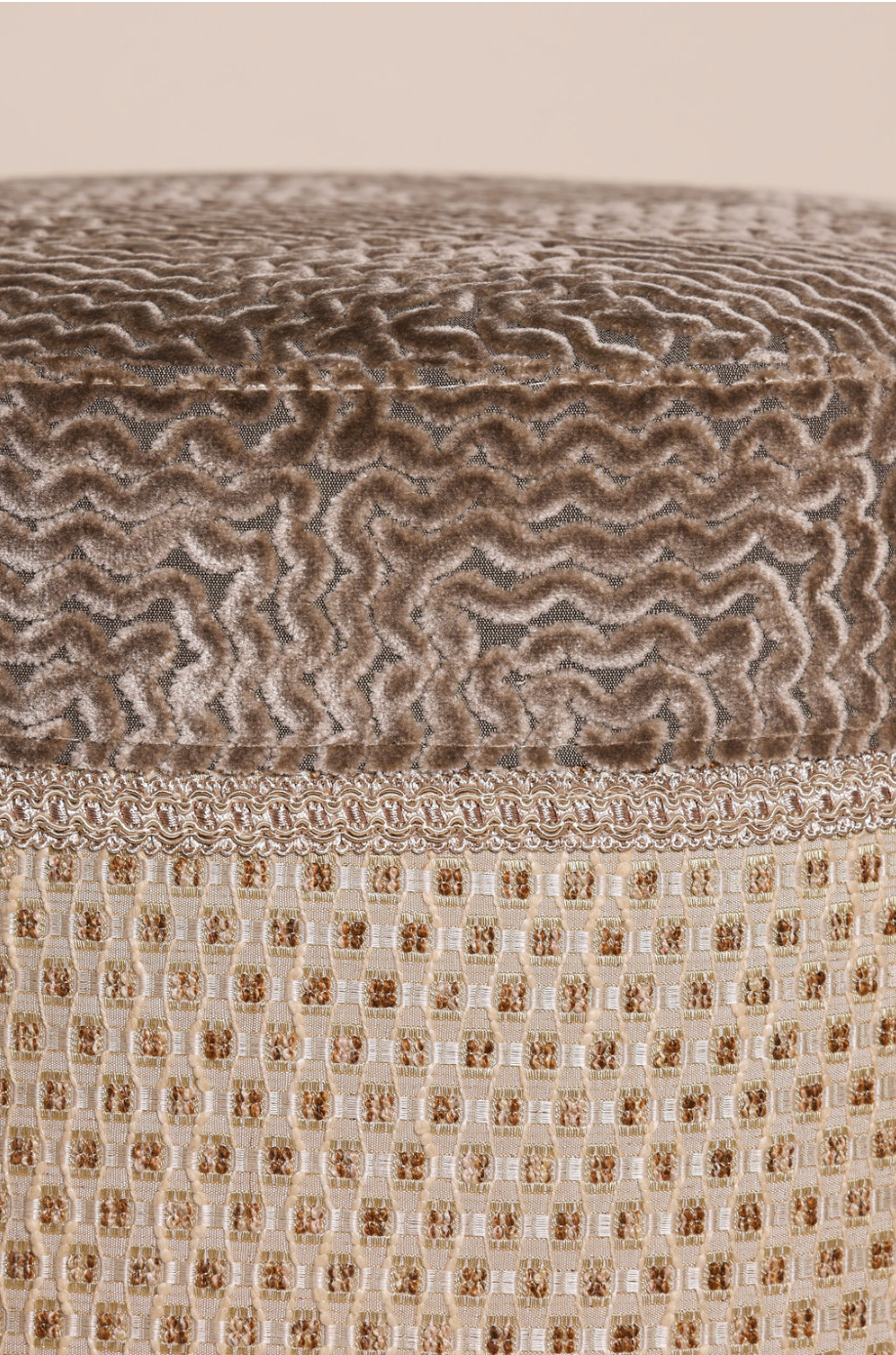 Luxe poefstof met patroon bruin goud