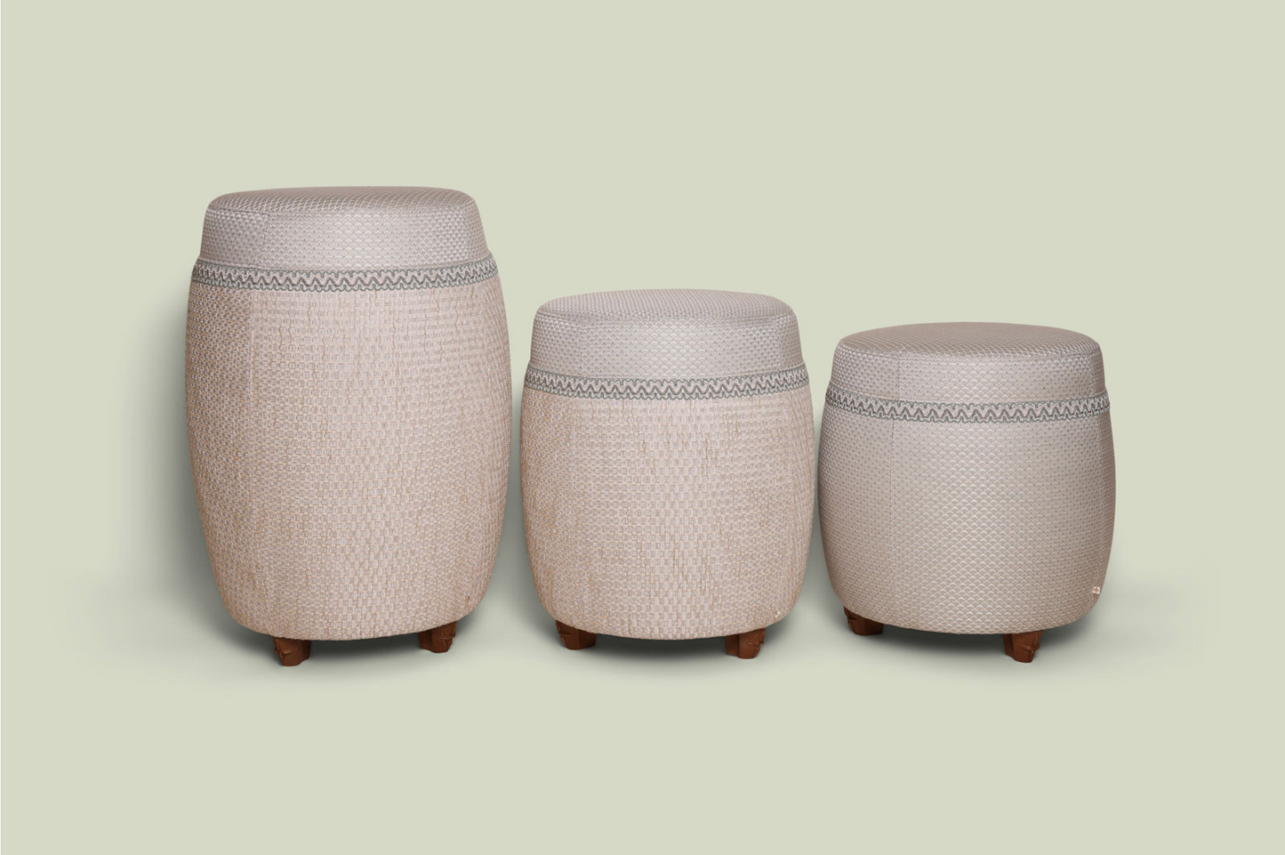 Luxe barkruk stoel poef met luxe stof patroon blauw wit grijs schelp