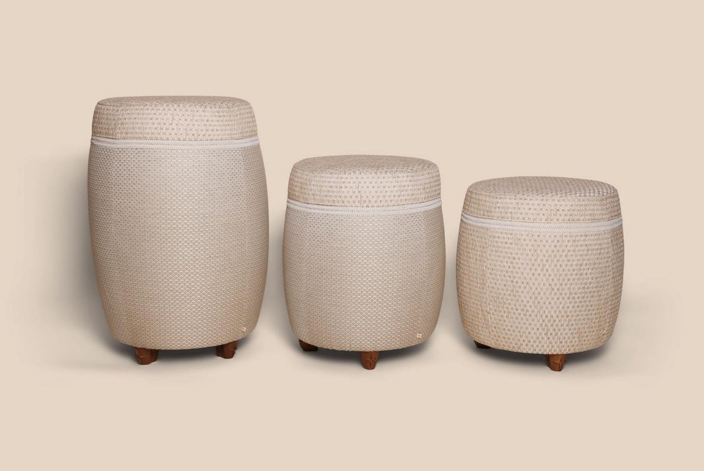 Luxe barkruk stoel poef met luxe stof wit goud patroon 