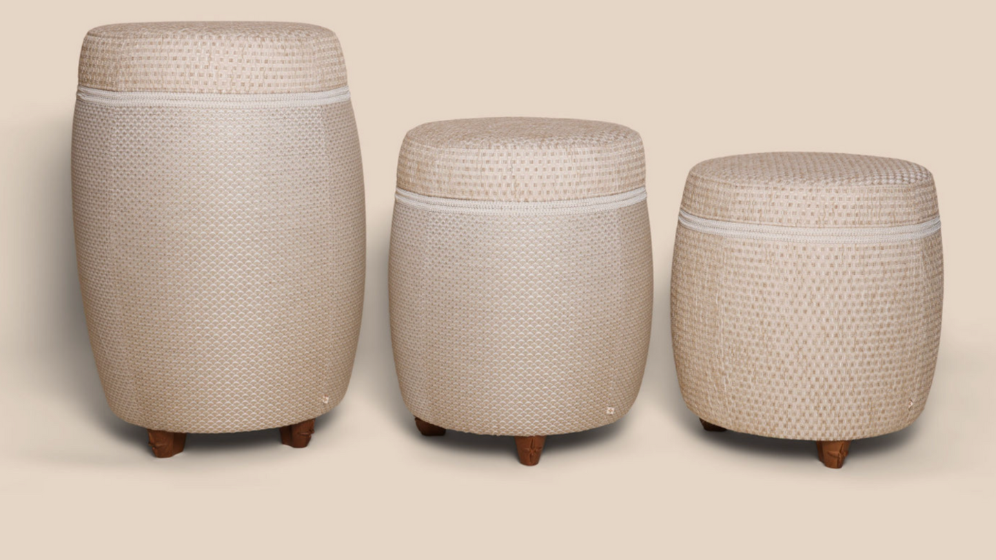 Luxe barkruk stoel poef met luxe stof wit goud patroon 