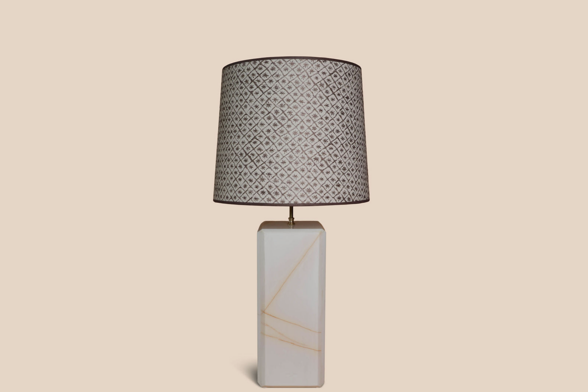 Marmere lampvoet wit marmer  luxe lampenkap print rose paars 