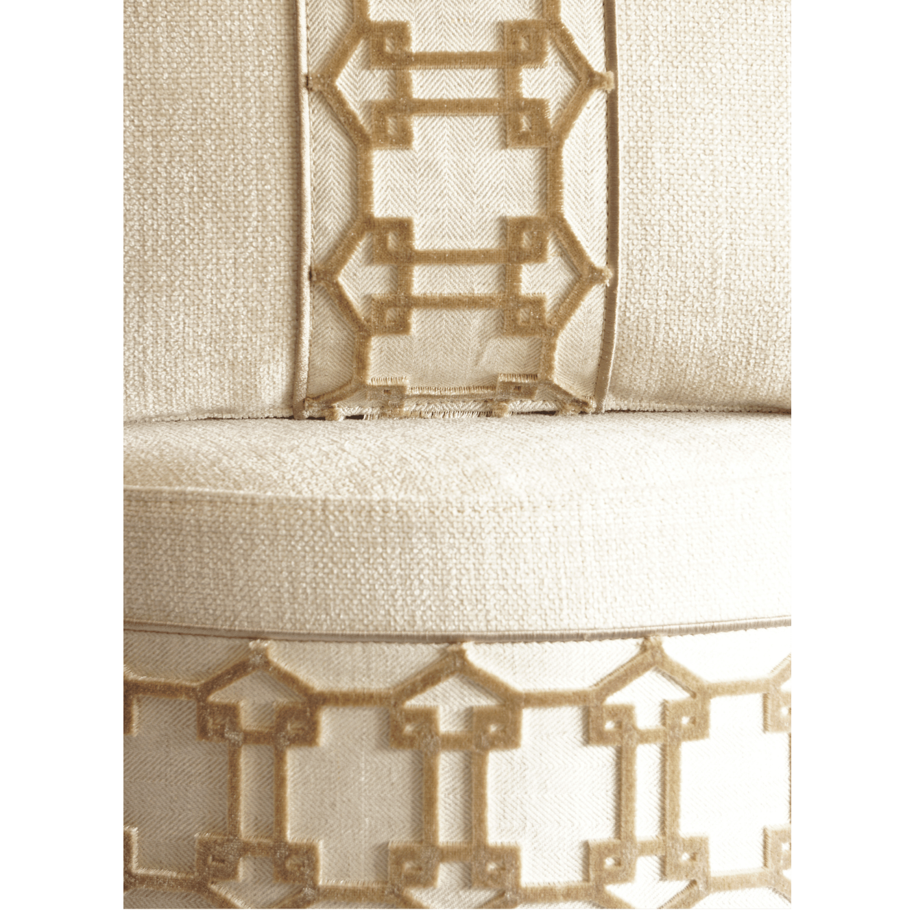 Luxe poef met luxe stof en sierband beige goud