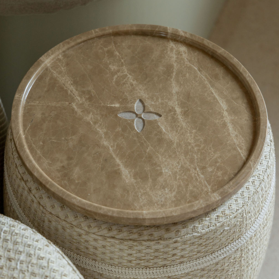 Marmer dienblad beige rond poef luxe stof wit goud